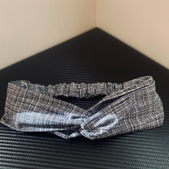 Crosshatch Pattern Turban Style Headband - Picture 6 of 7